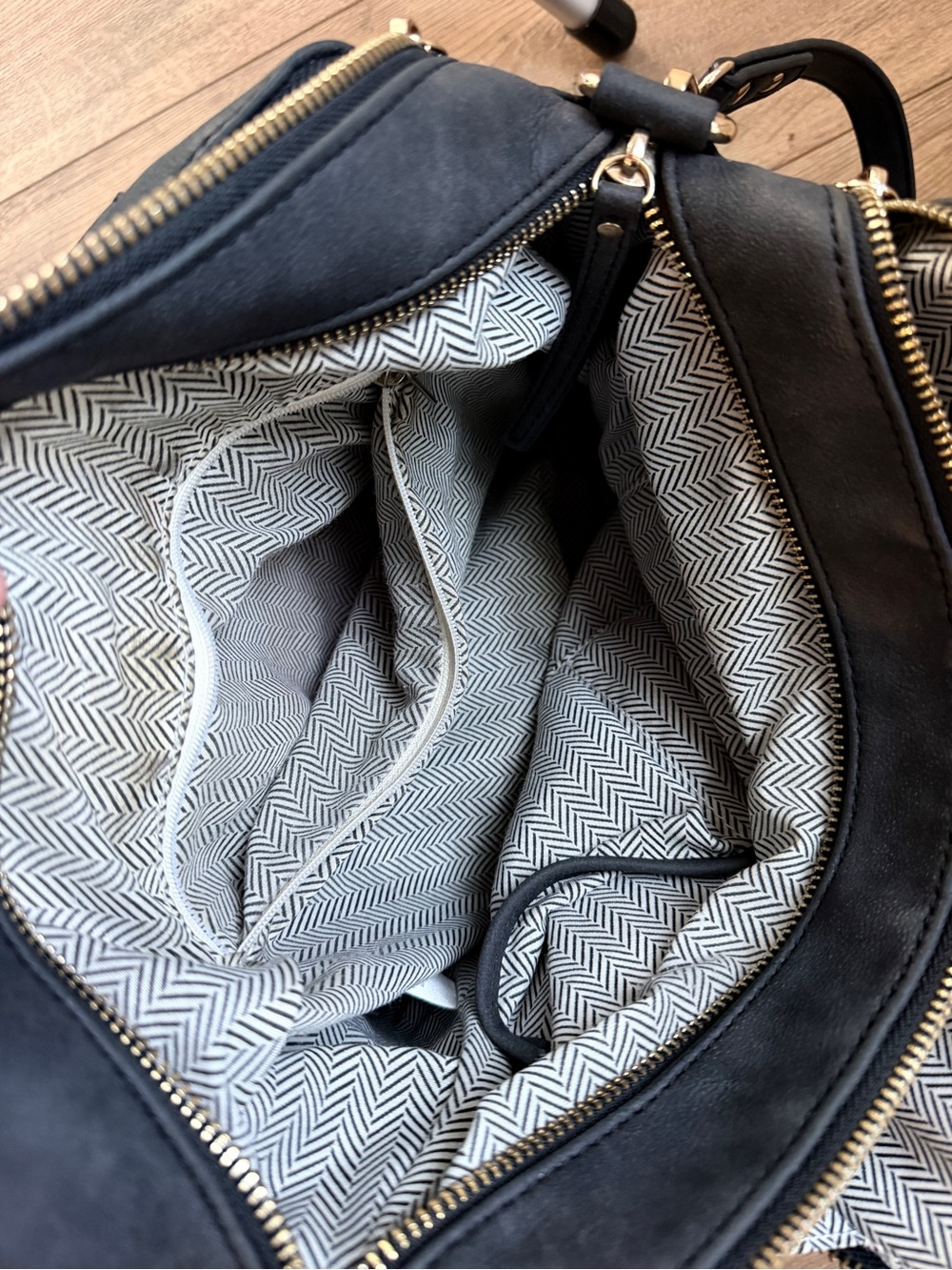 Gorgeous free people Logan vegan laser cut tote - Picture 7 of 12